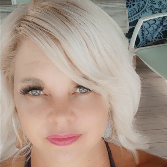 Meet your Posher, Jennifer - Picture 1 of 1